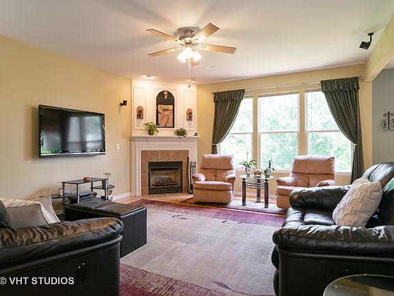 2nd image of 1437 Yellowstone Dr