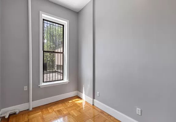 4th image of 764 Willoughby Ave APT 1