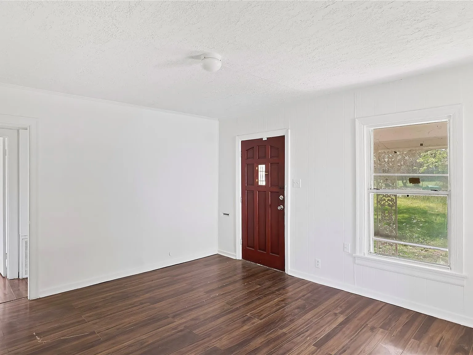3 bed, 1.0 bath, 857 sqft, $1,450 — Photo 3