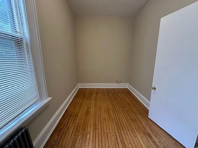 7/1 - $1545 2 BR, 1 BA with Heat, 3 blocks from UWM- 2943 N Bartlett — Photo 29