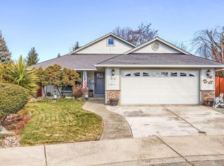 912 SW Princeton Pl, Grants Pass, OR 97527