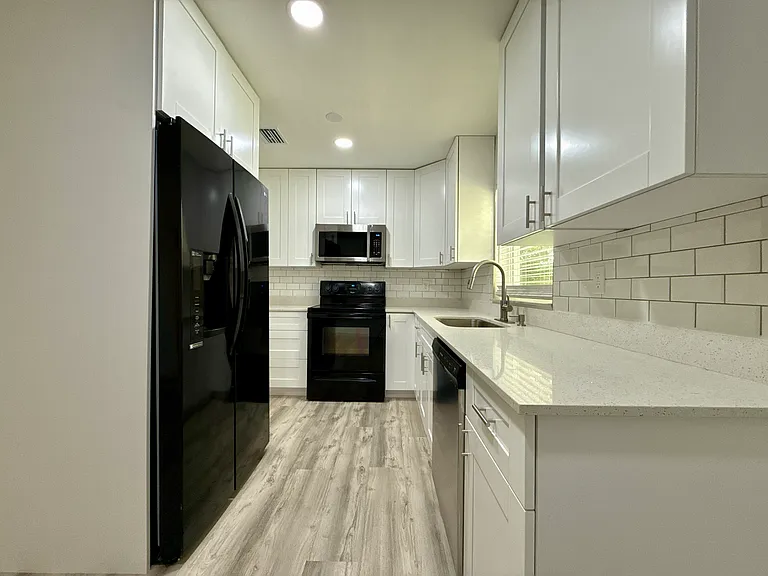1319 NE 34th Ave — Photo 7