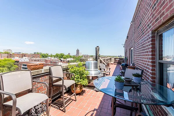 Sold by Prime Realty | media 15