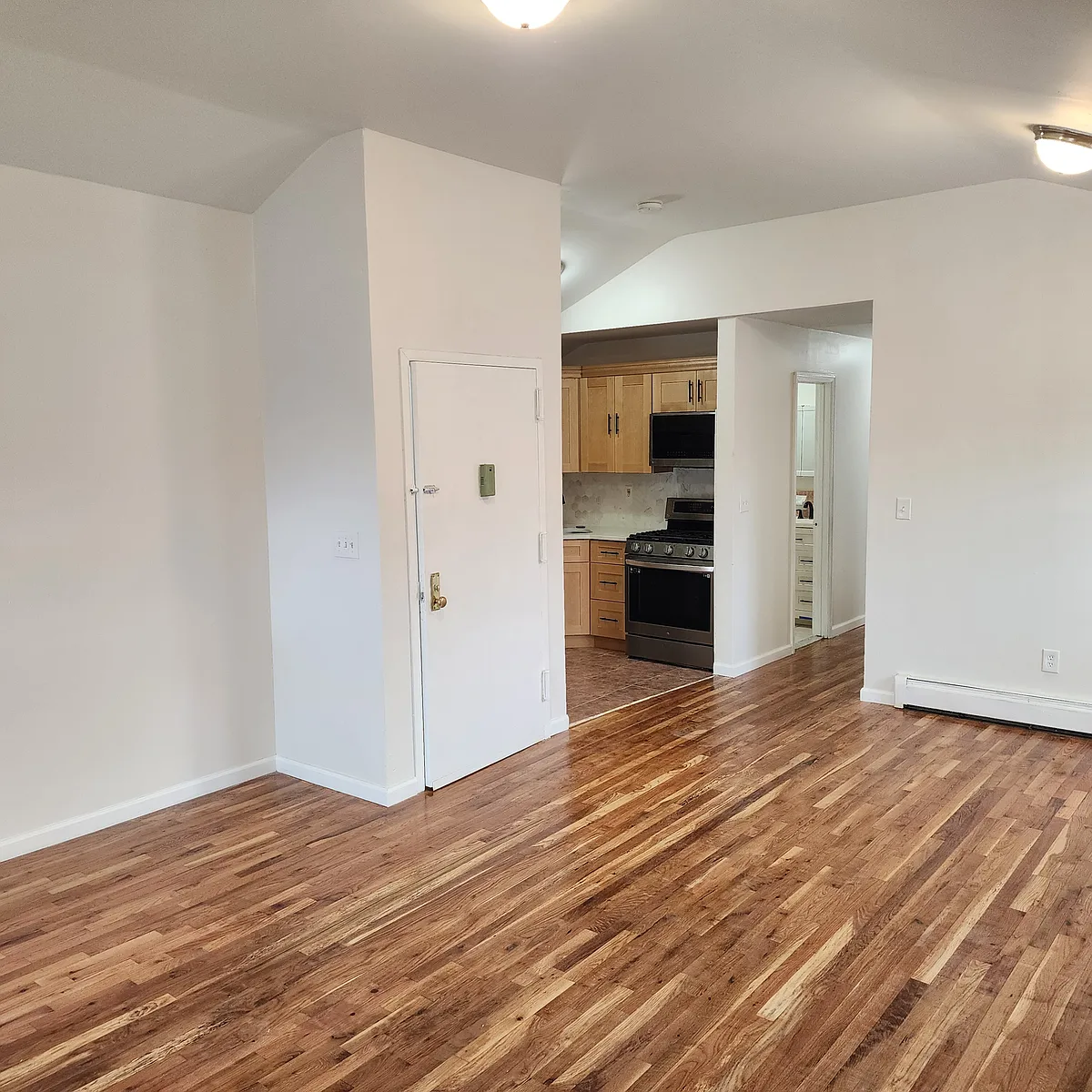 Building Photo - 1030 E 58th St #2