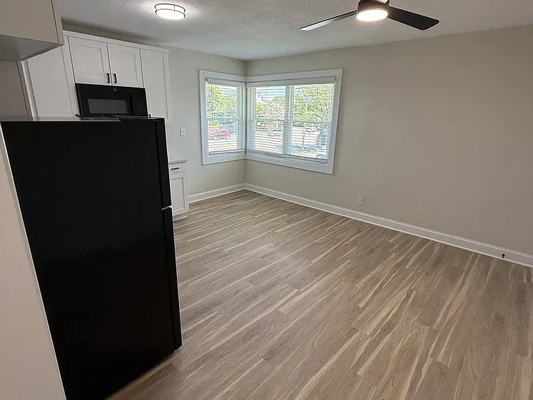 201 E Ocean View Ave — Photo 3