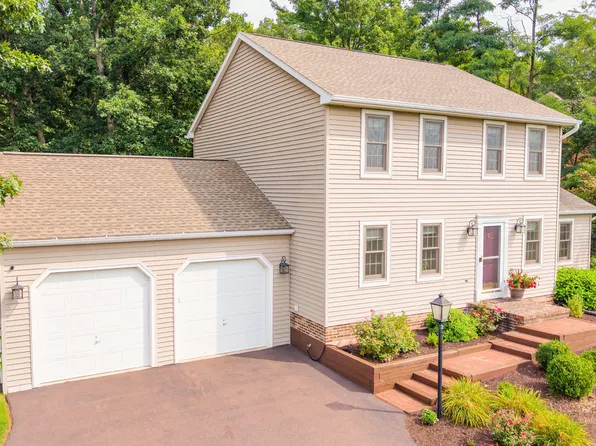 26 Hunt Club Dr, Bloomsburg, PA 17815