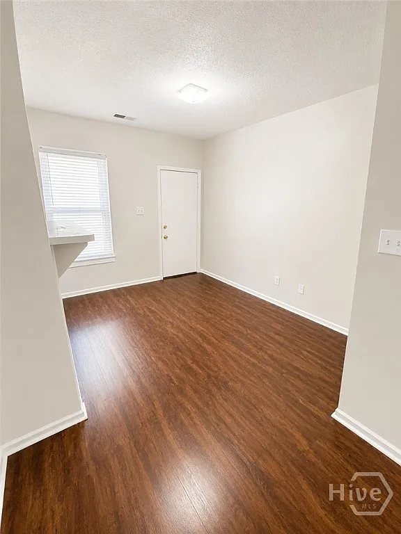 2 bed, 1.0 bath, 735 sqft, $1,750 — Photo 3