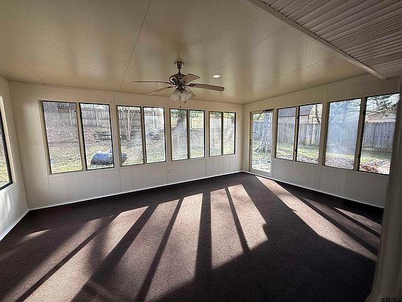 3rd image of 605 Jeffery Dr