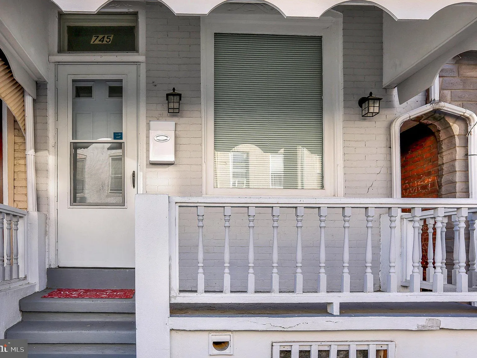 3 bed, 1.0 bath, 1153 sqft, $1,300 — Photo 3