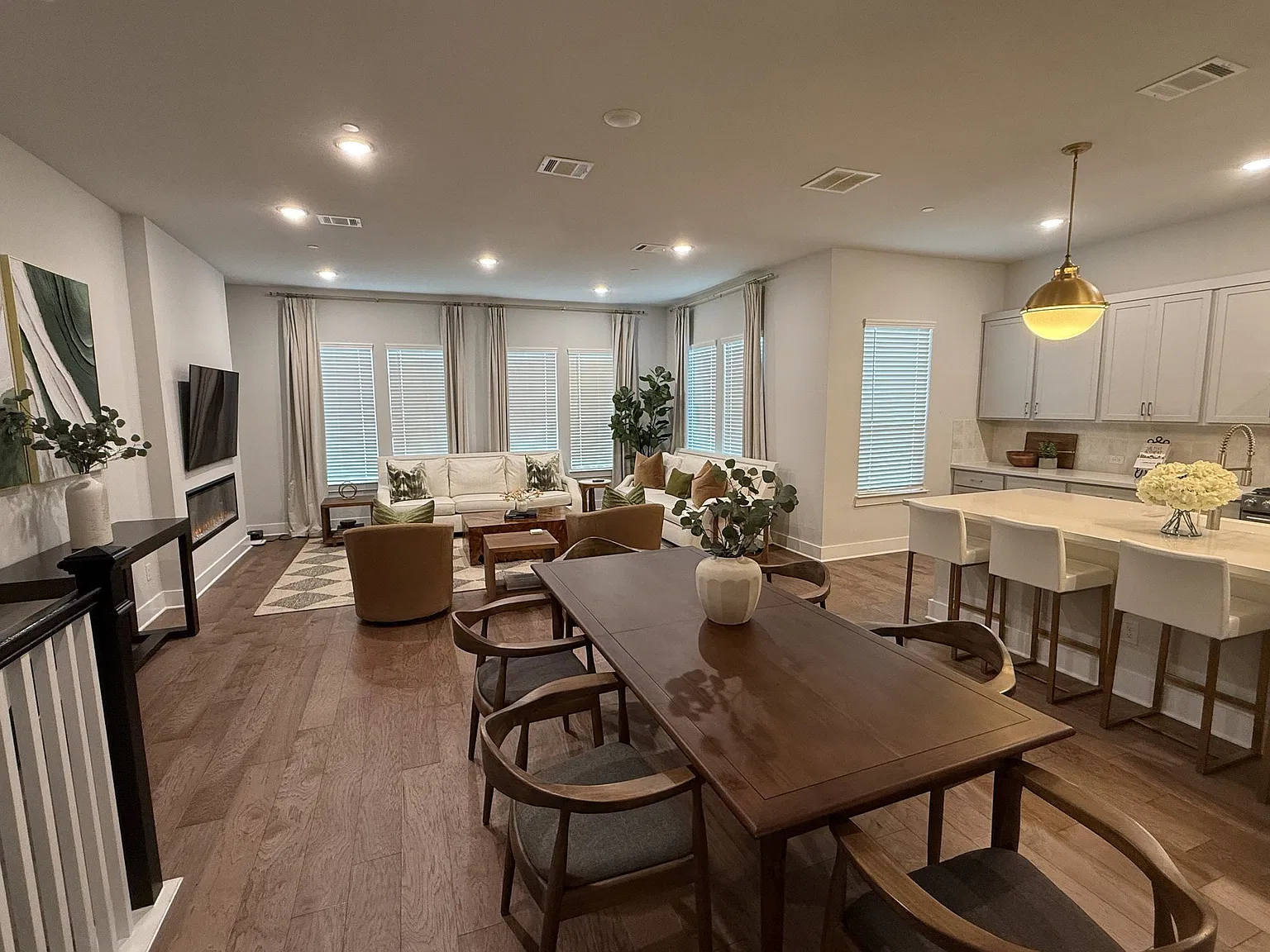 4 bed, 3135 sqft, $4,800 — Photo 3