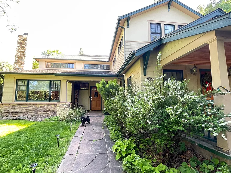 560 University Ave — Photo 58
