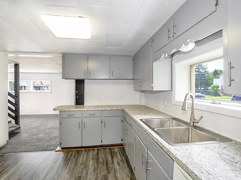 403 12th St SW — Photo 3