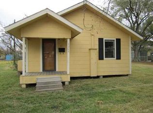 6268 Willis St, Groves, TX 77619