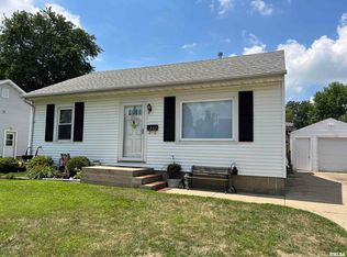 1203 Avon Ave, Pekin, IL 61554