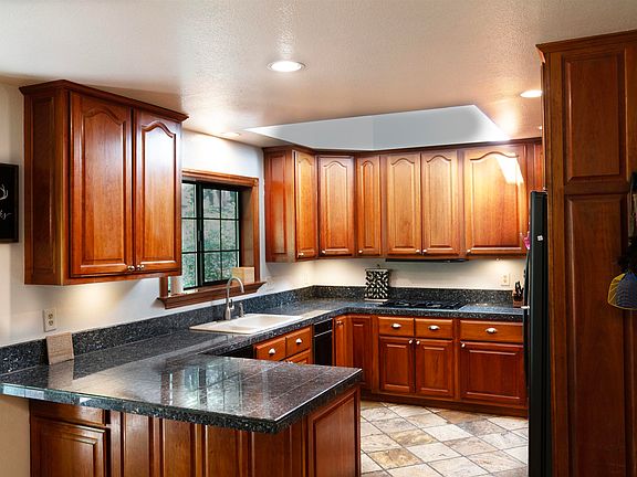 4th image of 51 Dogwood Ct
