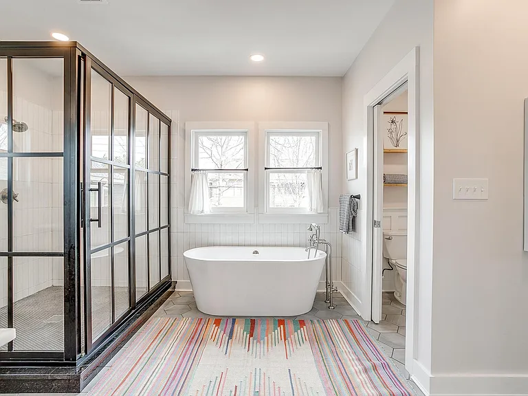 1405 S Henderson St — Photo 48
