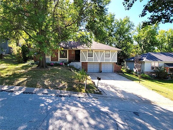 2nd image of 5813 NW Buttonwood Dr