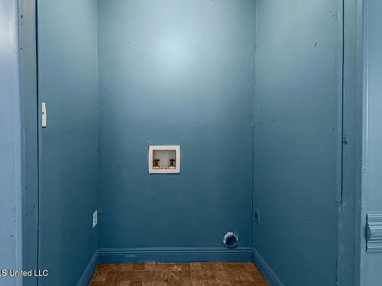 4718 Main St — Photo 11