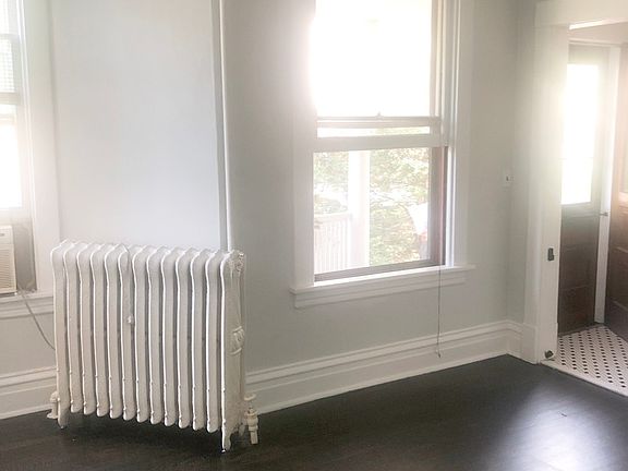 5th image of 227 N Marion St APT 1
