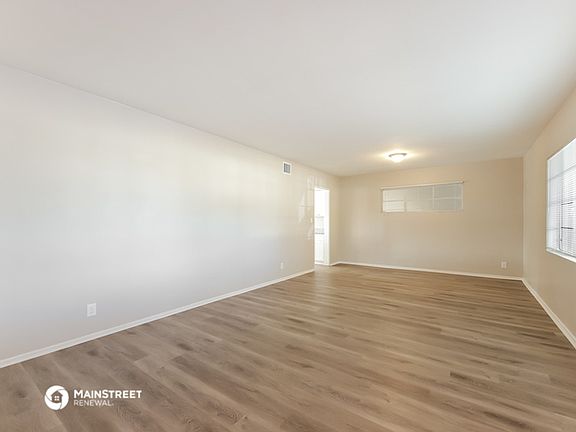 3rd image of 2407 W Shady Glen Ave