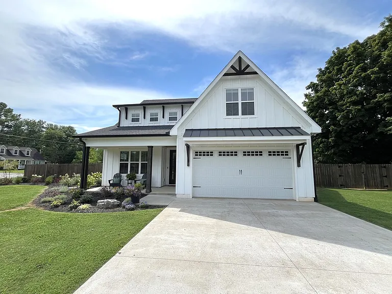 4140 Azalea Ct — Photo 2