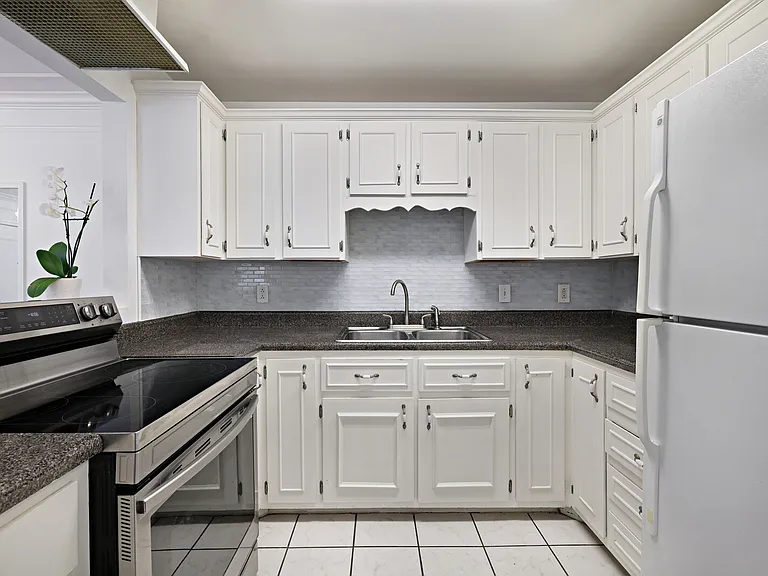 3210 Orleans Dr #8 — Photo 7