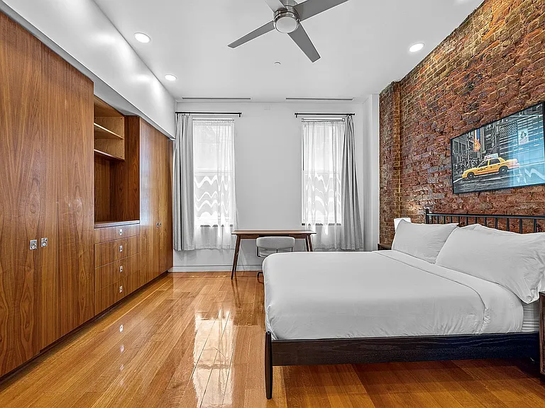 10 E 14th St #6 — Photo 28
