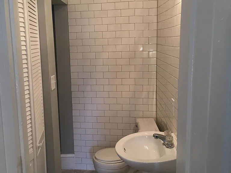627 W Jones St #3 — Photo 4