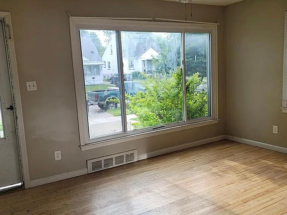 5th image of 18503 Gaylord St