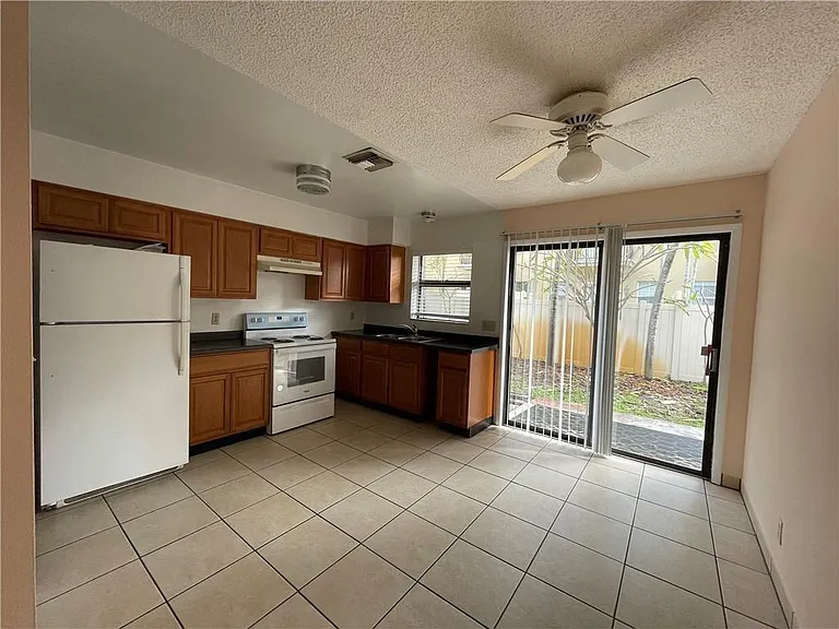 1112 NE 13th Ave #2 — Photo 4