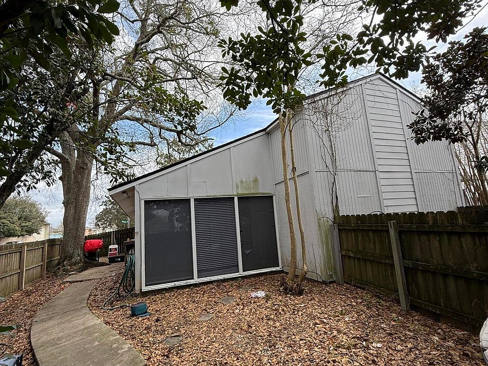 1st image of 301 Fox Run Ave