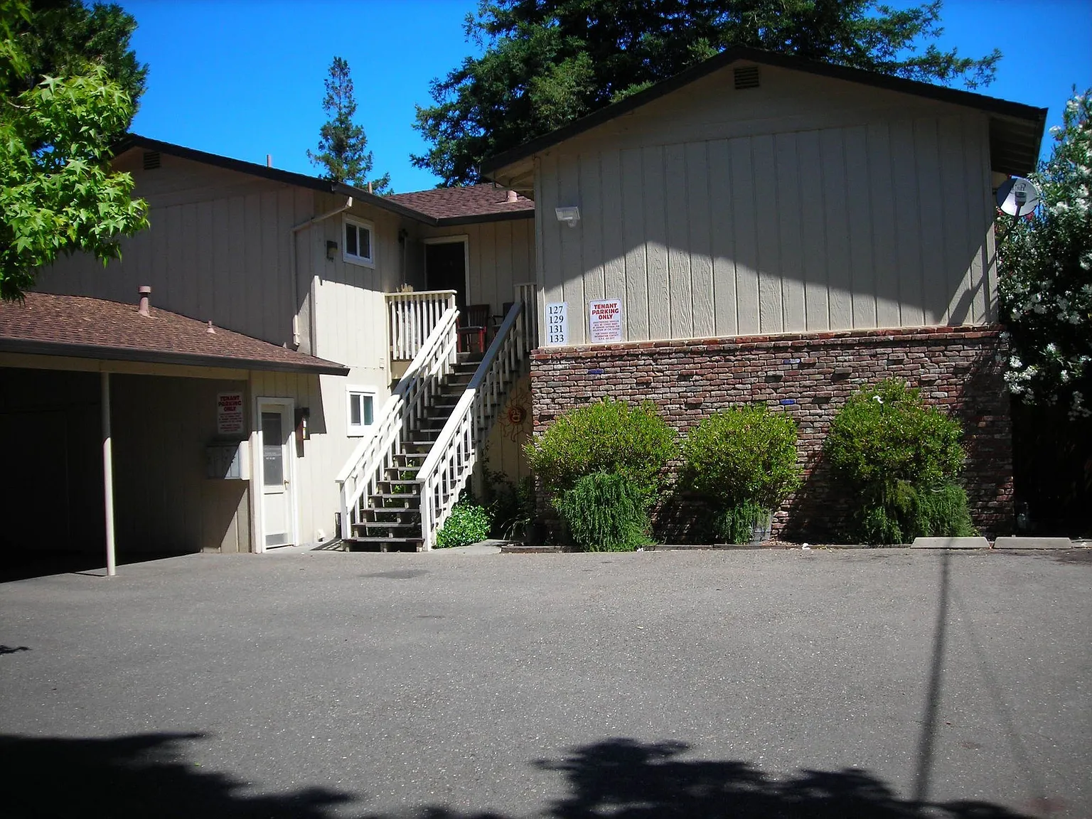 131 Lincoln St photo 1