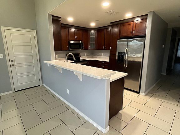 2nd image of 2893 Madrid Ave