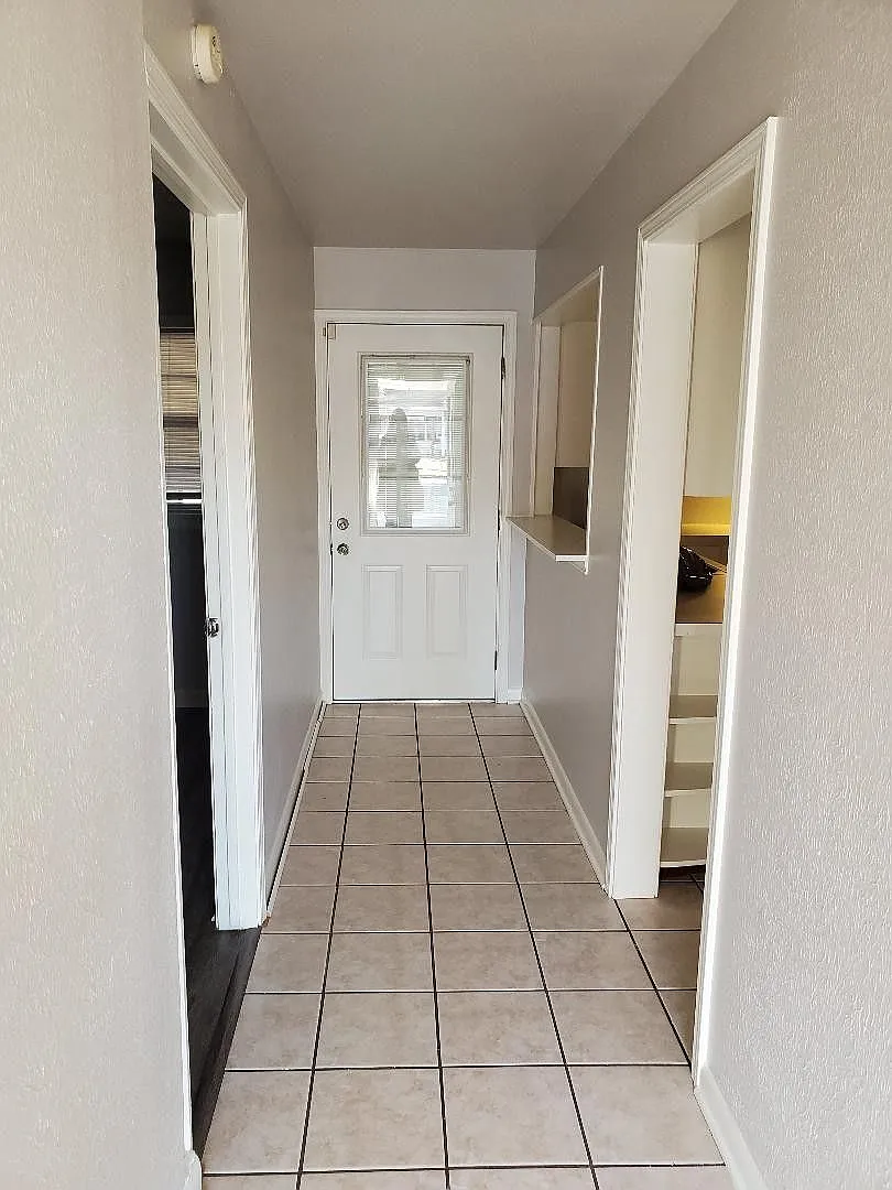 House for Lease -2505 Douglas — Photo 3