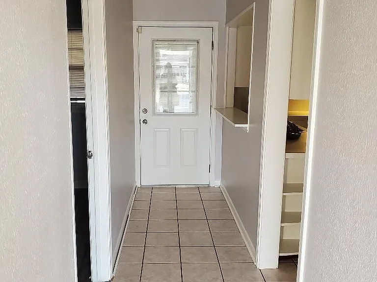 2505 Douglas Dr — Photo 2