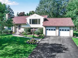 4202 Vinewood Dr, Williamsville, NY 14221