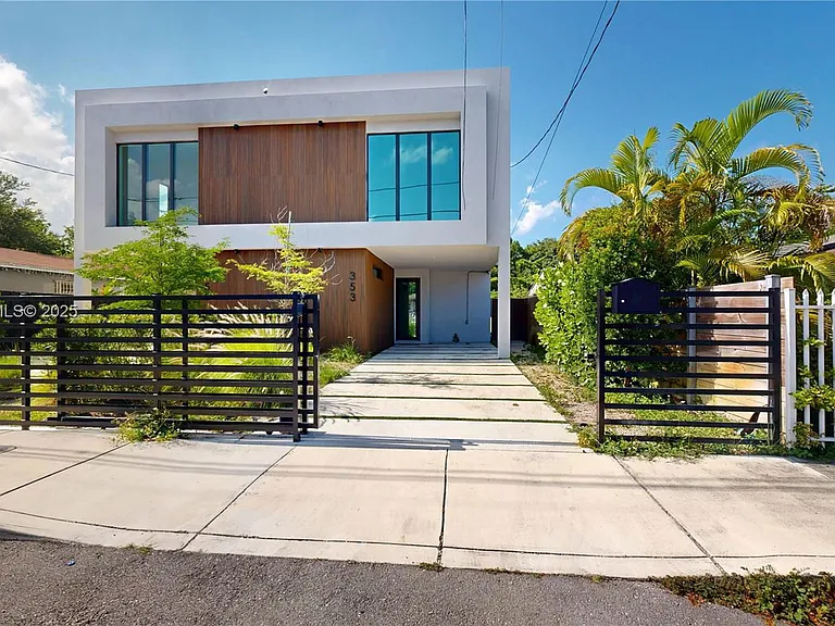 353 NW 50th St — Photo 19