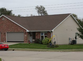 1692 Kathy Dr, Dubuque, IA 52003
