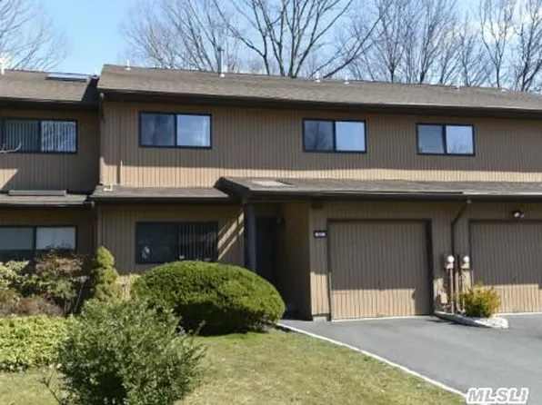 92 Northgate Cir, Melville, NY 11747