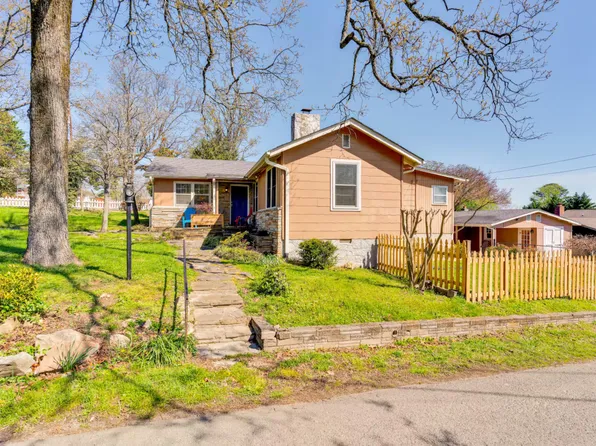 1008 S Crest Rd, Rossville, GA 30741