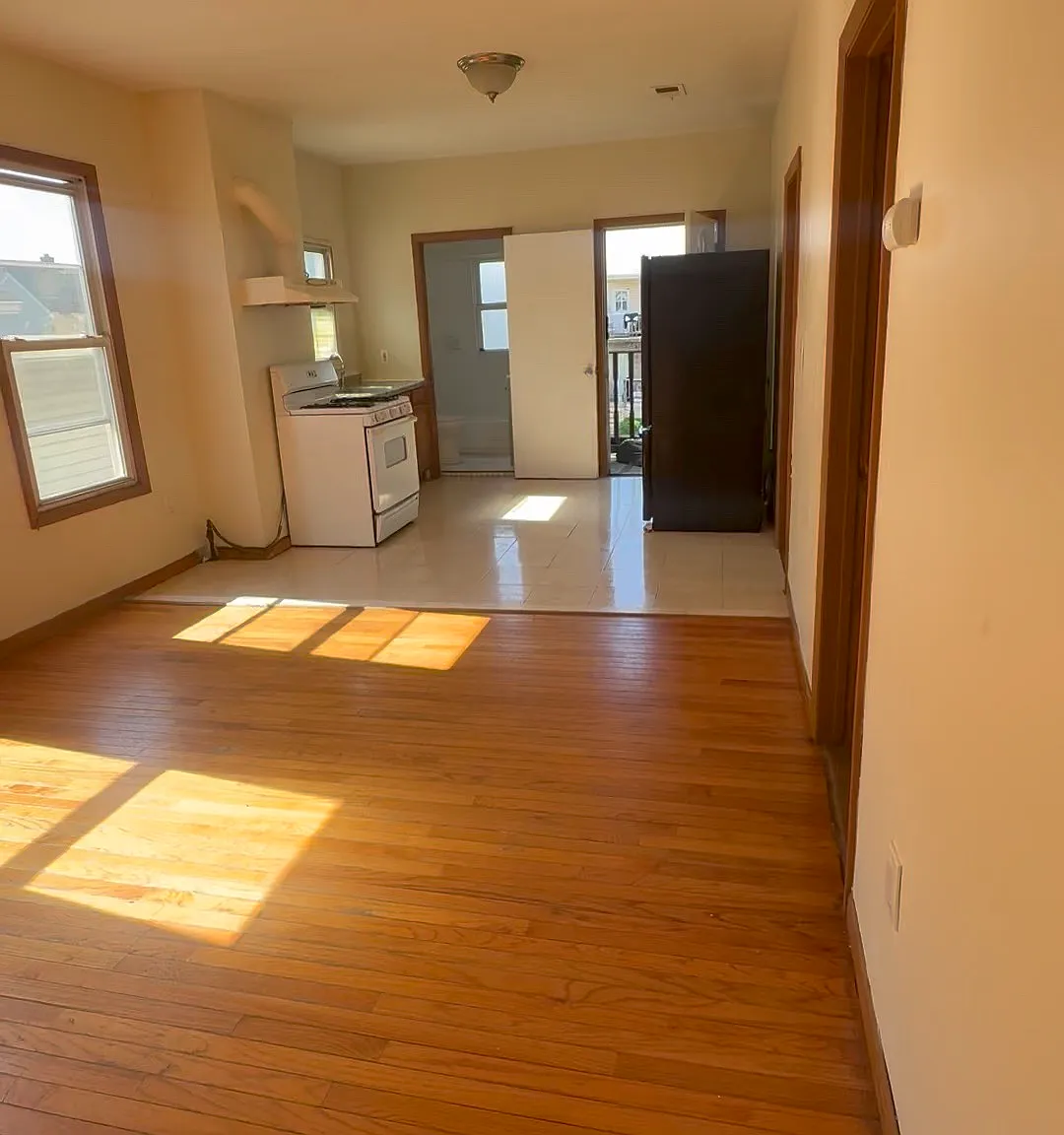 3 bed, $2,100 — Photo 1