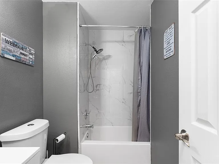 2304 Fletchers Point Cir — Photo 24