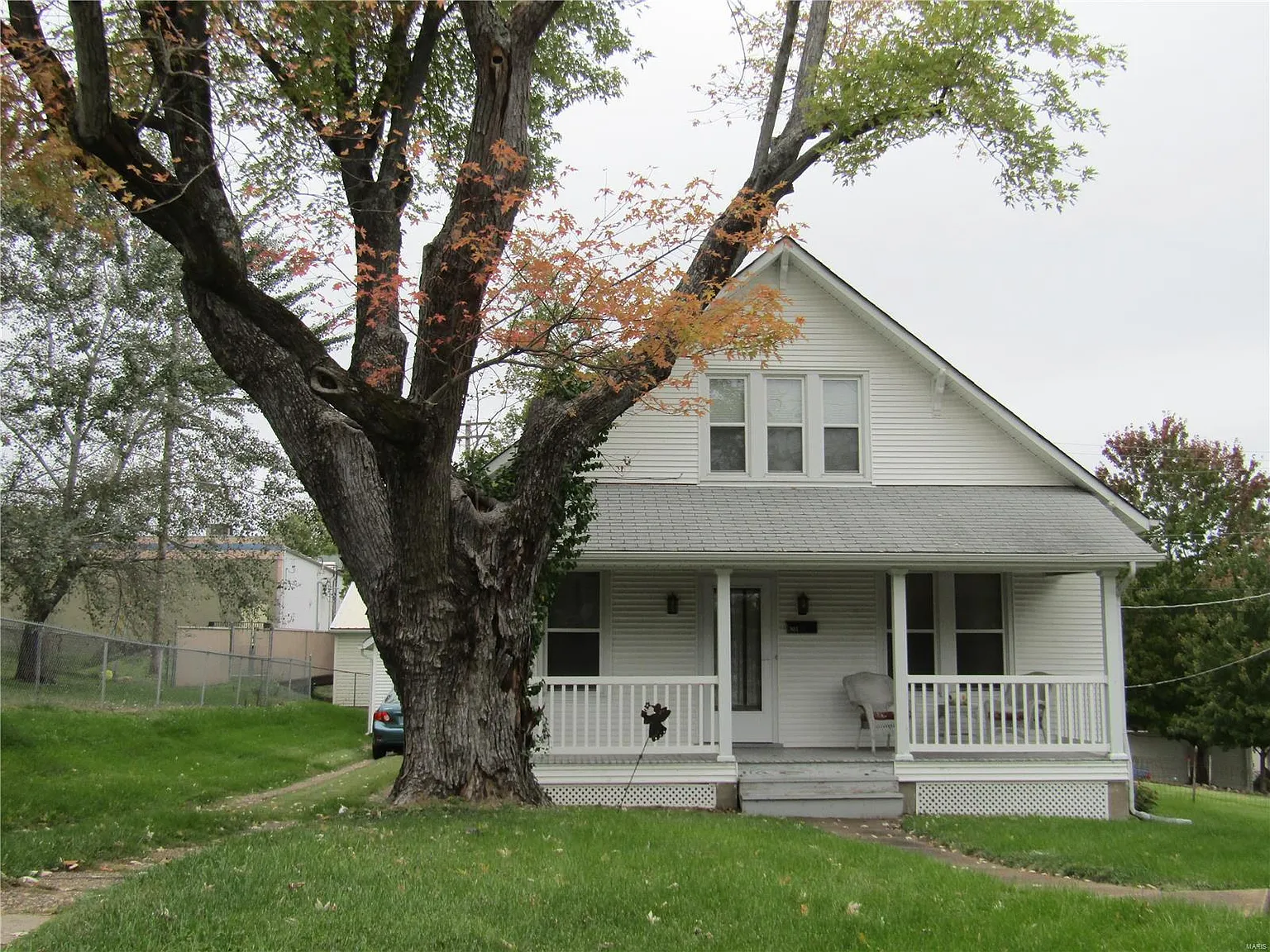 301 Macarthur St photo 1