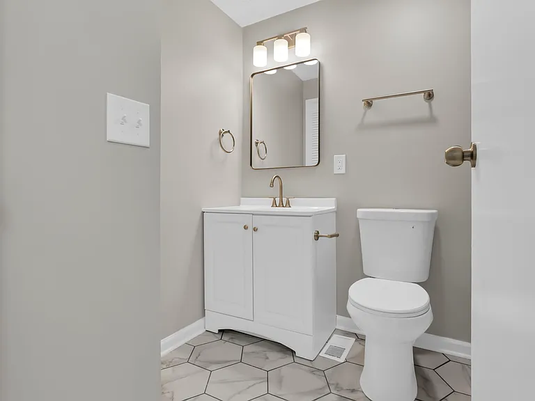 8906 Lakefield Ct — Photo 12