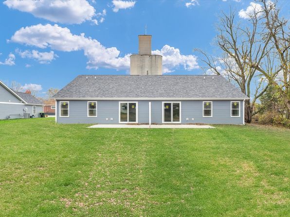 205 E Fairfield St, Fisher, IL 61843
