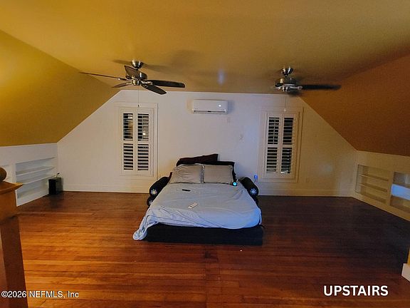 4th image of 216 N SUMMIT Street