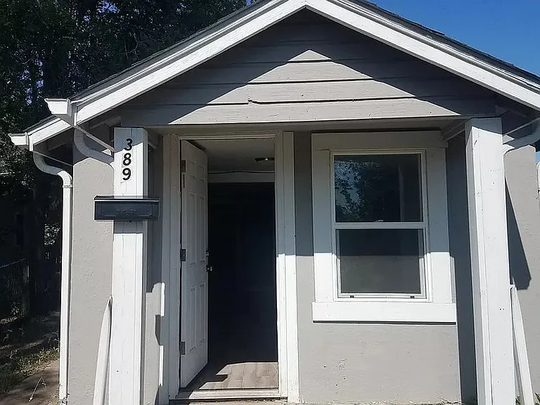 389 S Newton St — Photo 1
