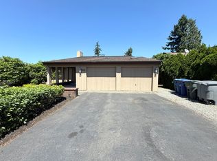 9616 NE 27th St, Clyde Hill, WA 98004