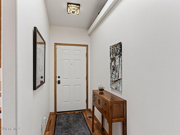 5th image of 106 S Coho Rd