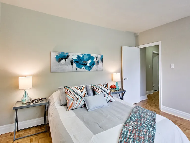 2100 Bathurst St #308 — Photo 38